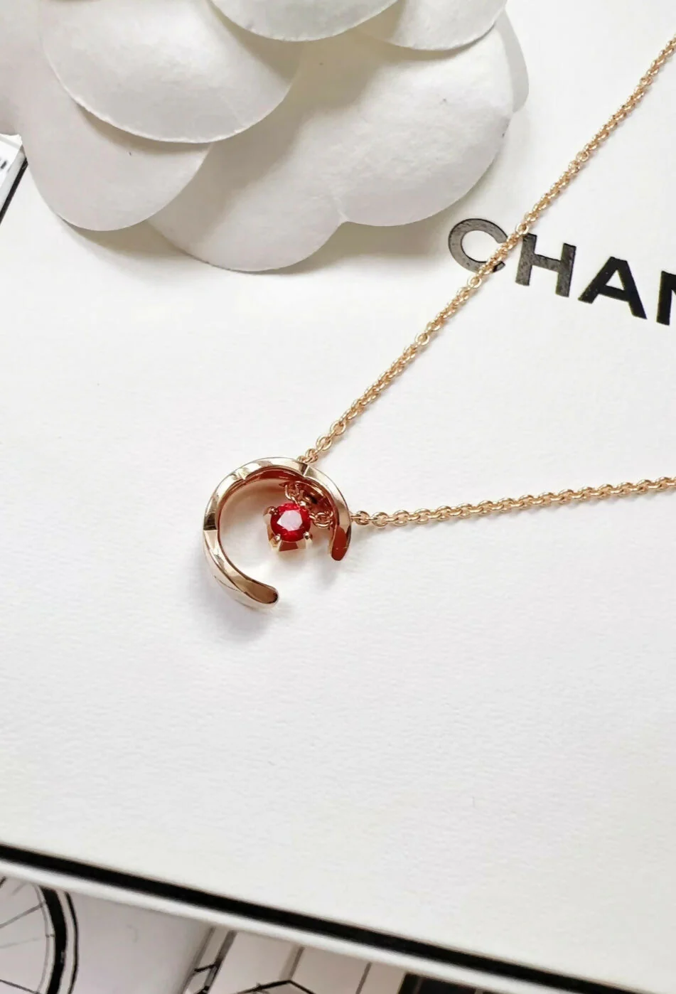 Chanel Coco Crush Moon Gold Necklace, 18k rose gold with rubies - Image 4