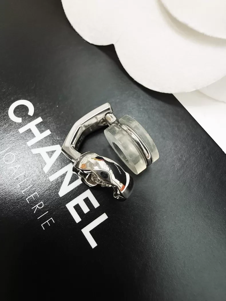 Chanel Coco Crush single clip-on earring, white gold, single diamond, - Image 4
