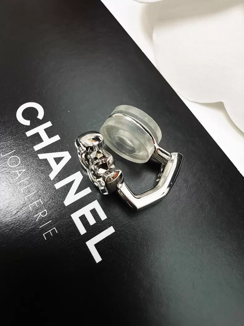 Chanel Coco Crush single clip-on earring, white gold, single diamond, - Image 6