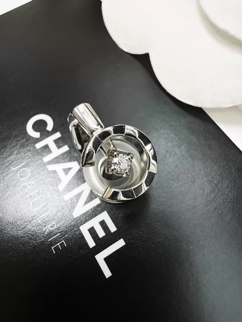 Chanel Coco Crush single clip-on earring, white gold, single diamond, - Image 7
