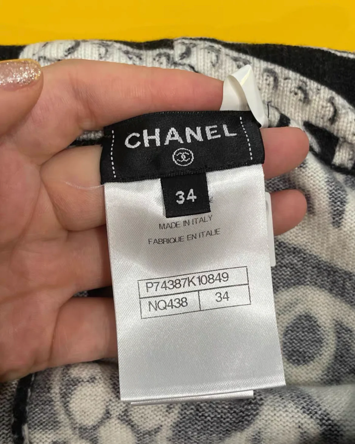 Chanel Coco Neige 23N Black White Brooch Cashmere Pants size 34 - Image 4