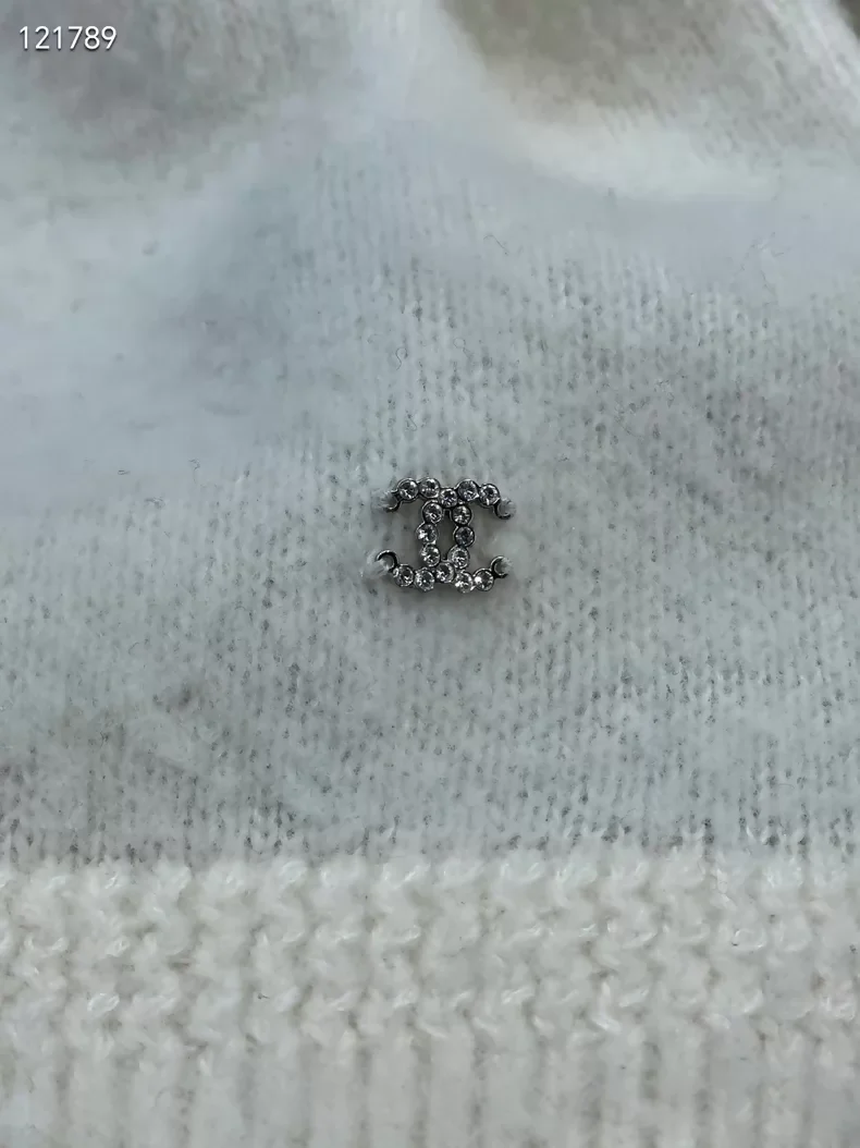 Chanel 23N black and white star knit sweater - Image 5