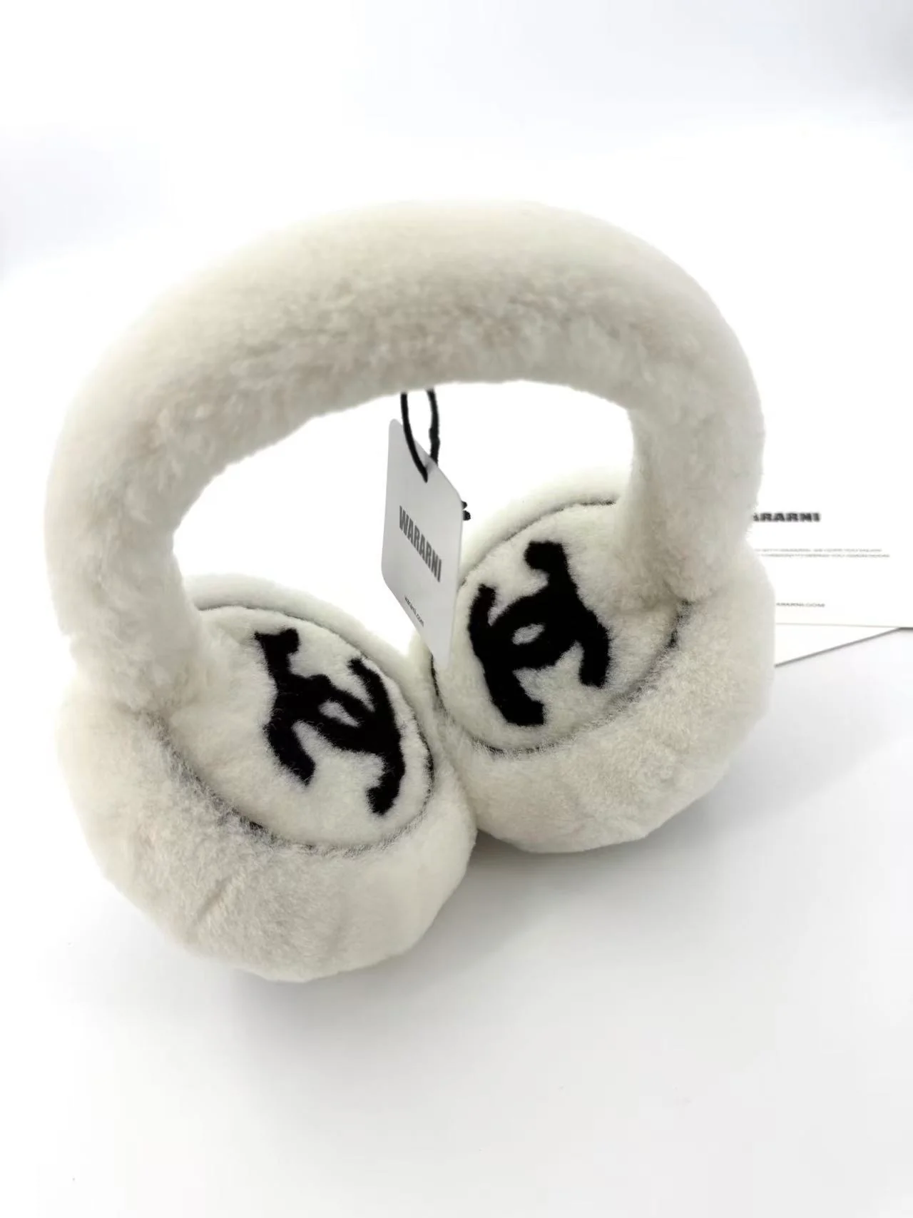 Chanel coco neige black & White earmuffs - Image 2