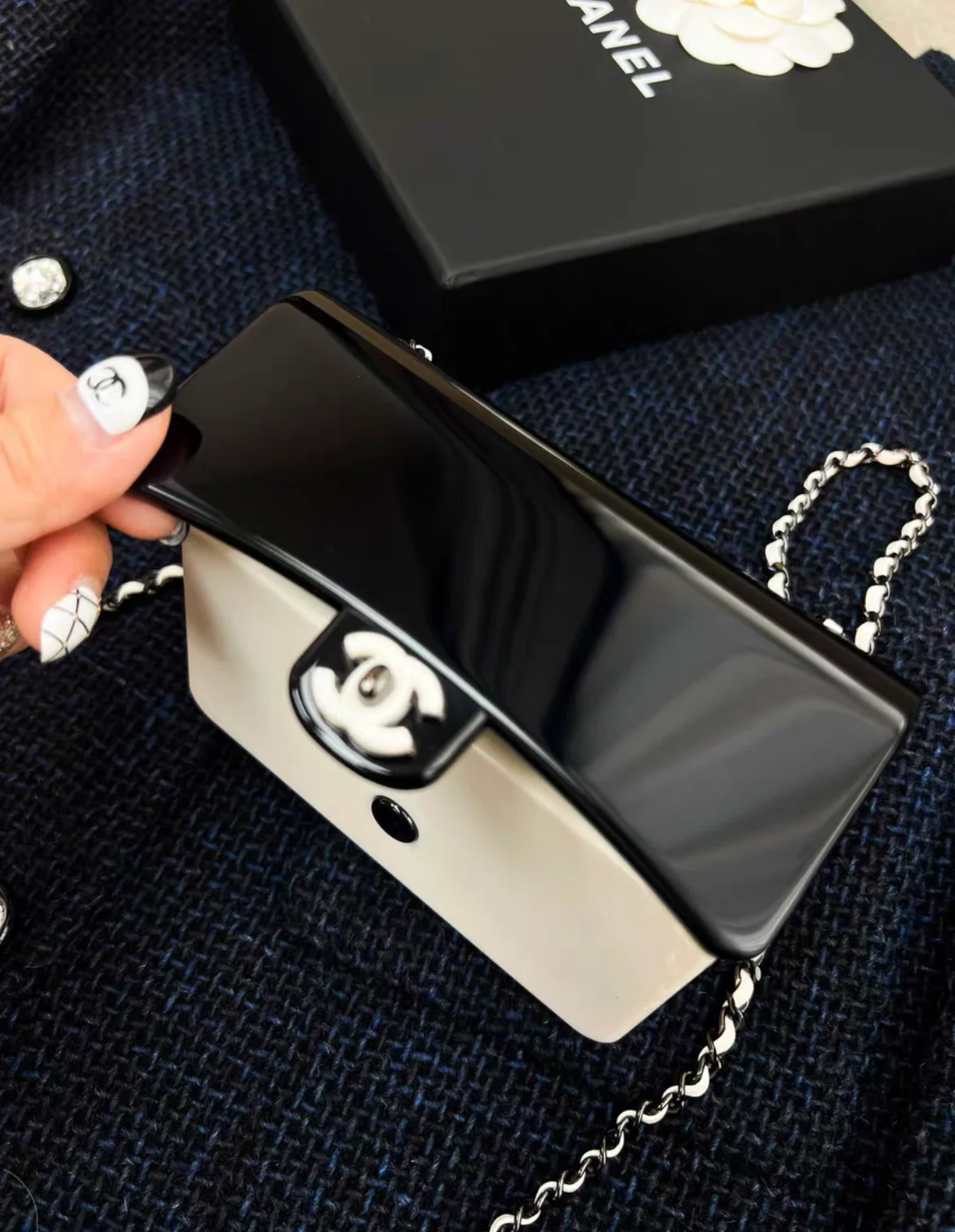 Chanel Colour-Block Flap Bag Minaudière - Image 3
