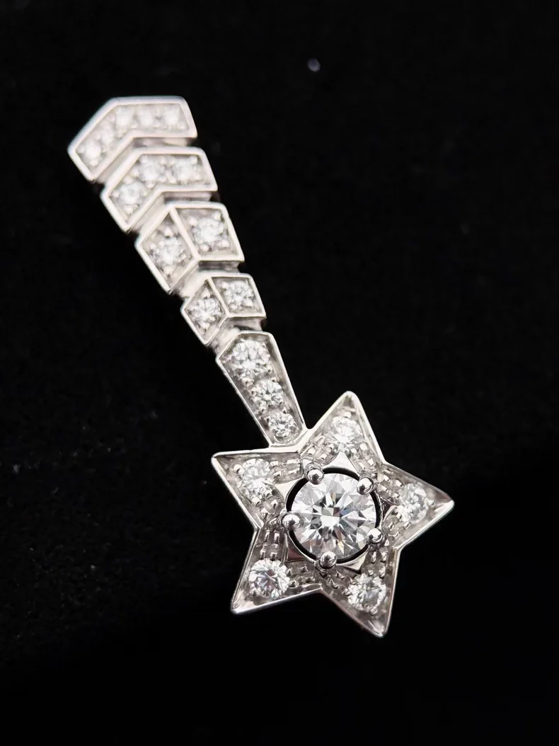 Chanel Comet 18K Gold/White Gold Full Diamond Earrings, - Image 2