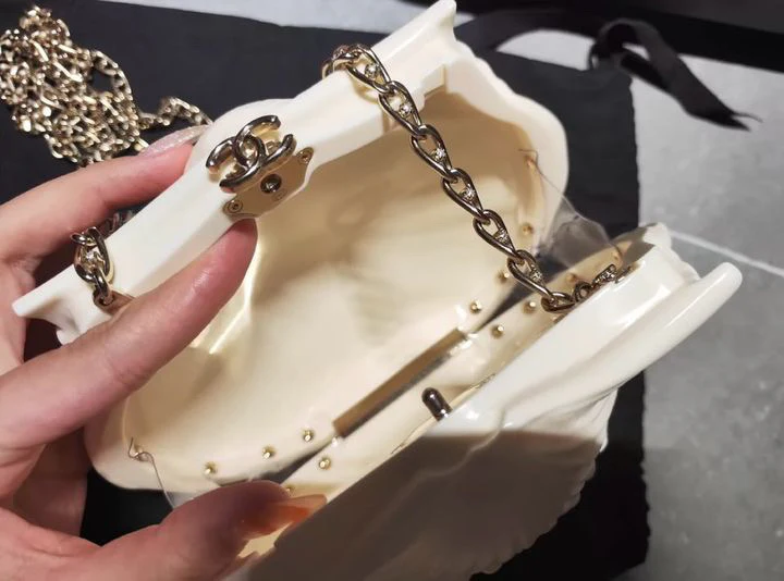 Chanel Shell Minaudière Clutch Bag - Image 2