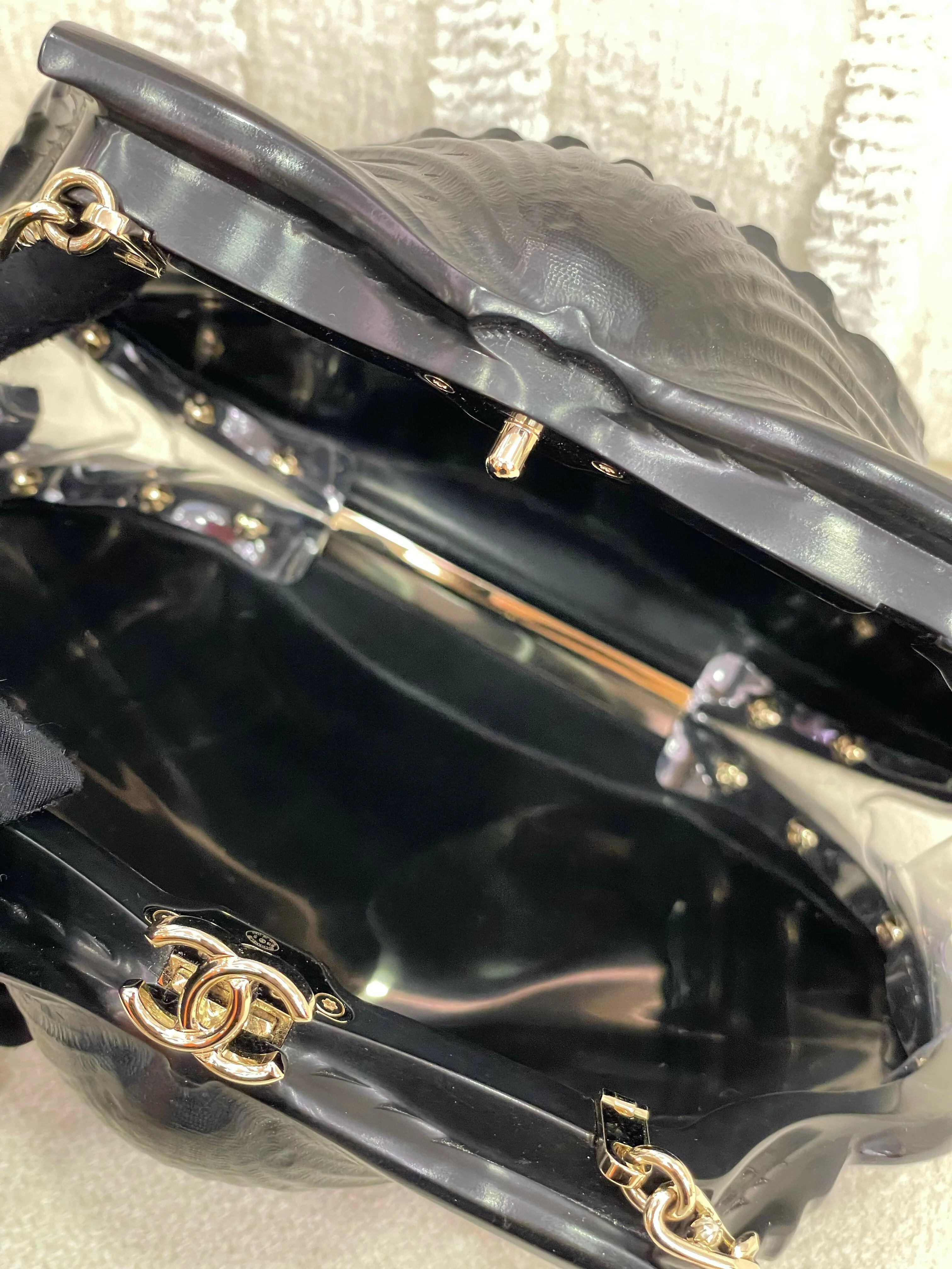 Chanel Cruise 2019 Shell Minaudière - Image 10