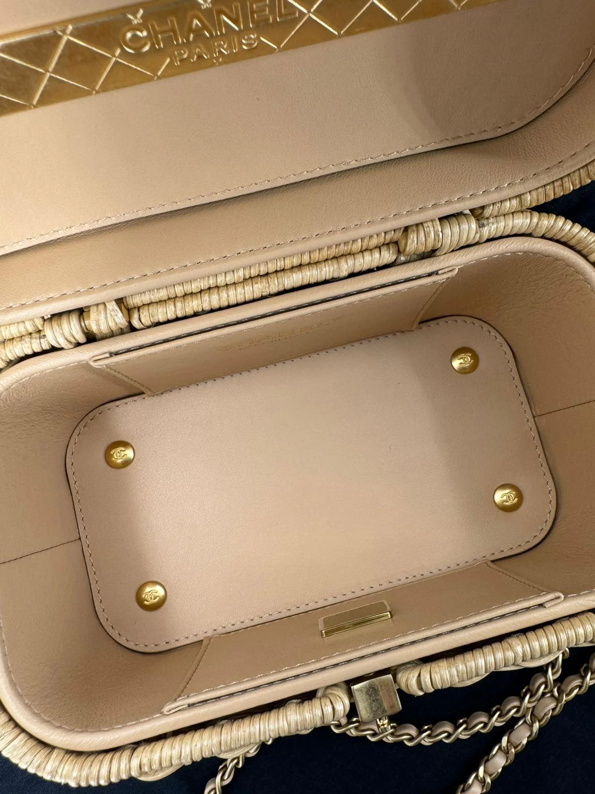 Chanel Cruise 2025/26 Vanity Case - Image 12
