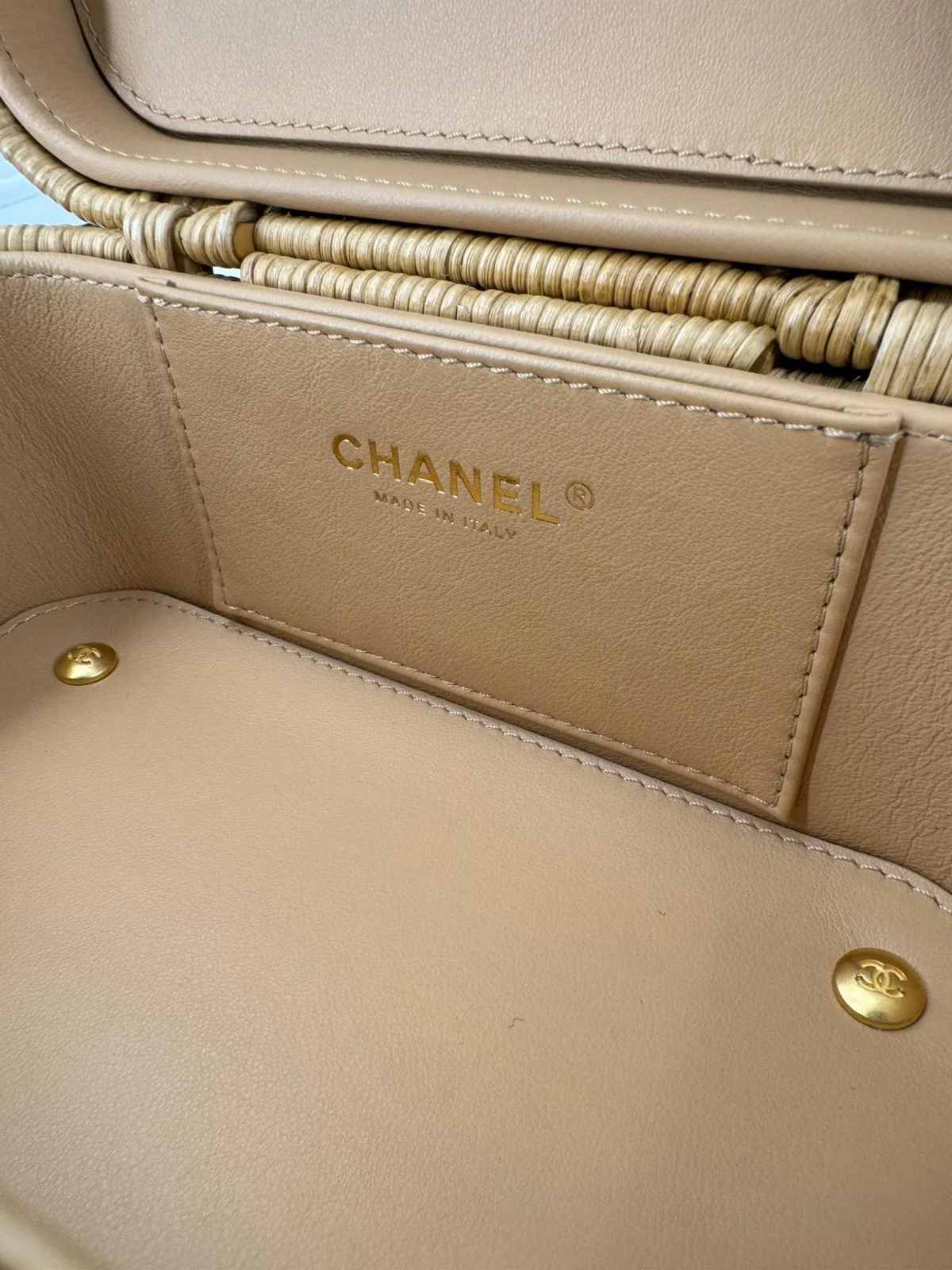 Chanel Cruise 2025/26 Vanity Case - Image 14