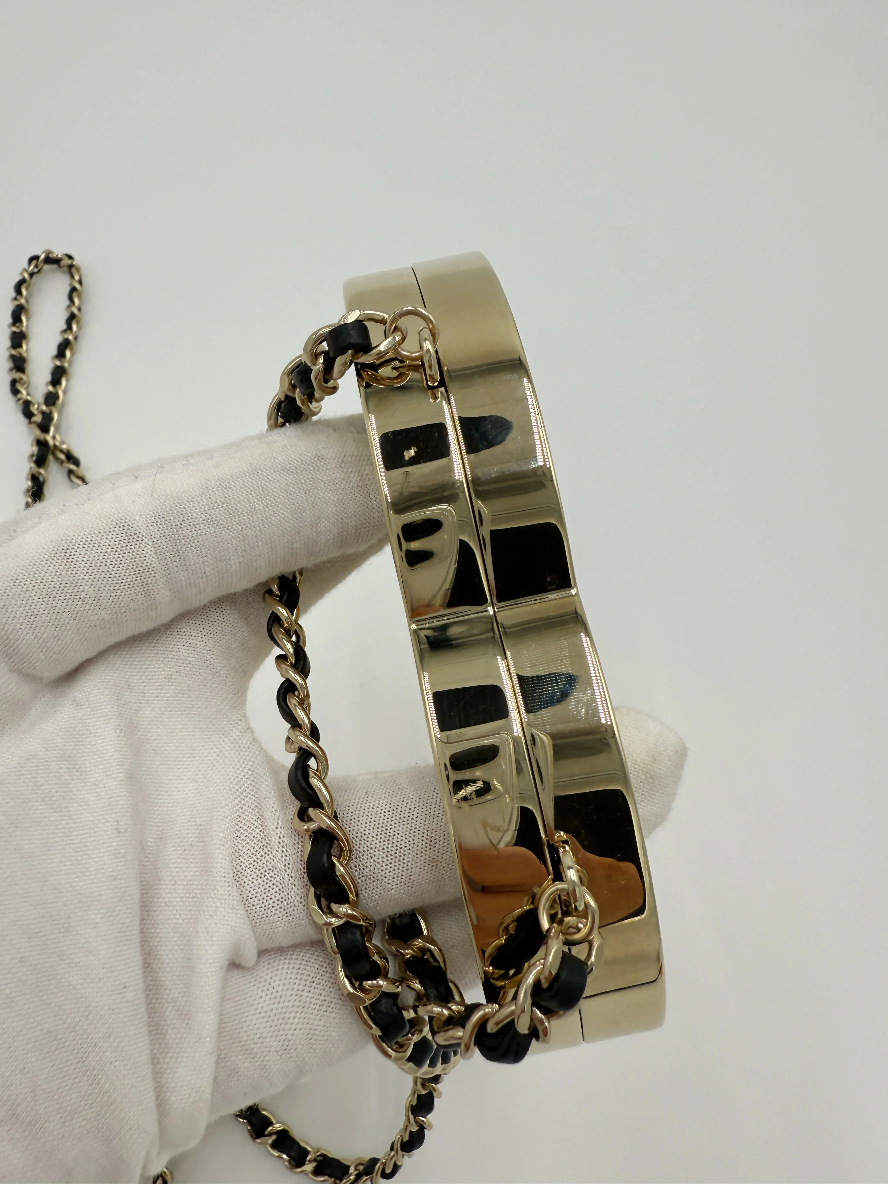 Chanel Cruise  2025 CC‑logo minaudière - Image 8