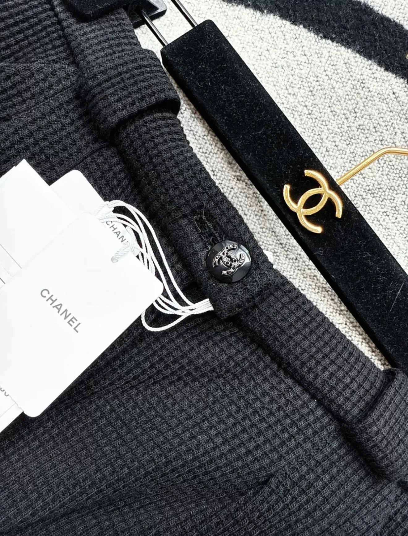 Chanel 21c Black Pants - Image 4