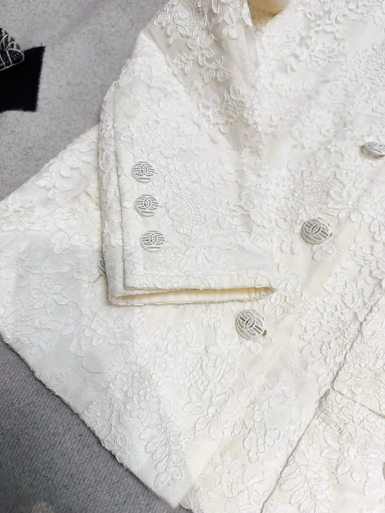 Chanel 20C ecru white lace jacket - Image 3