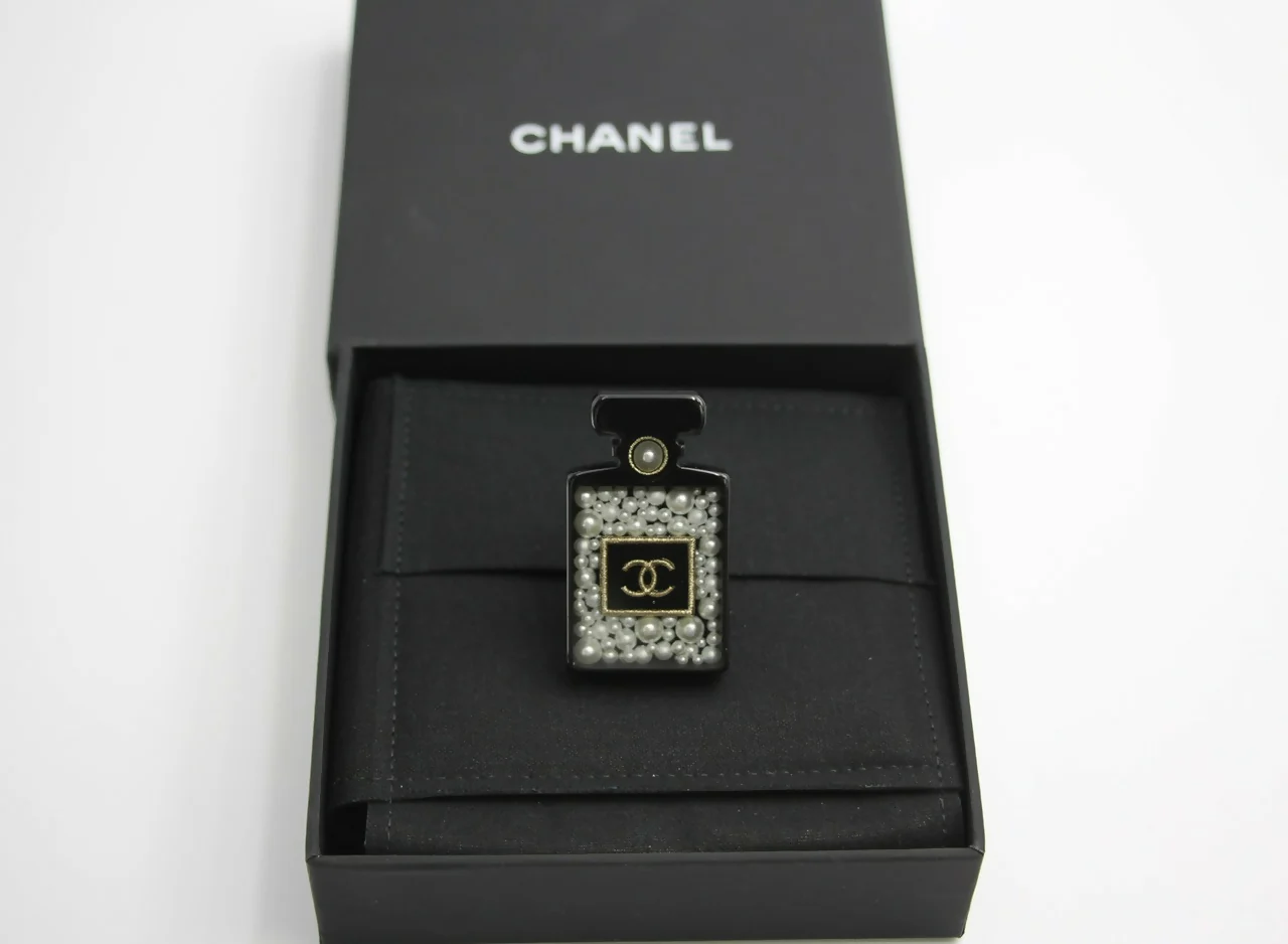 Chanel D18B Black Resin Bubble Perfume Bottle Brooch - Image 3