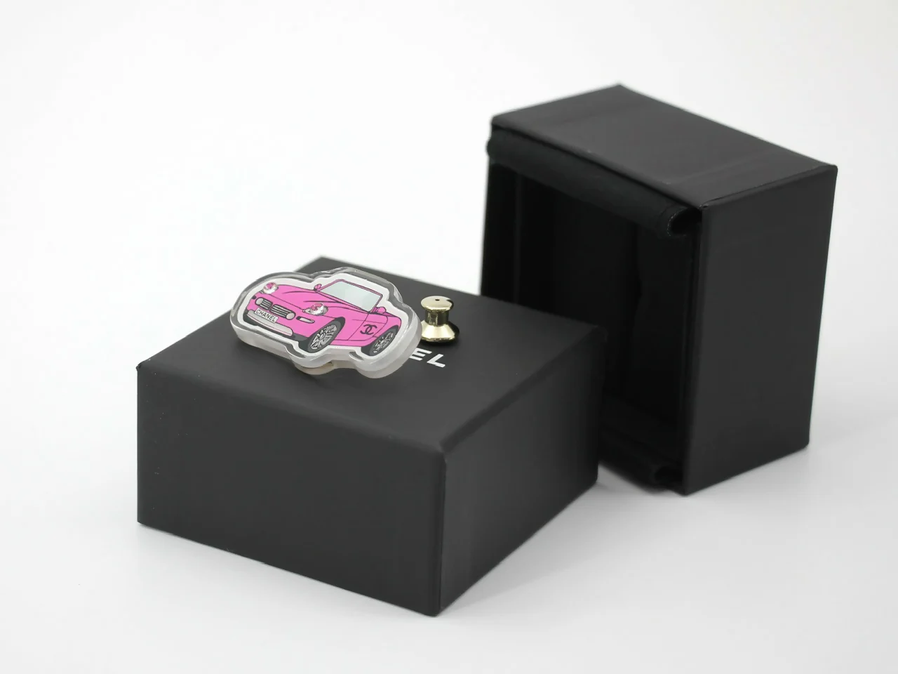 Chanel 24C Acrylic Pink Auto Motif Brooch - Image 4
