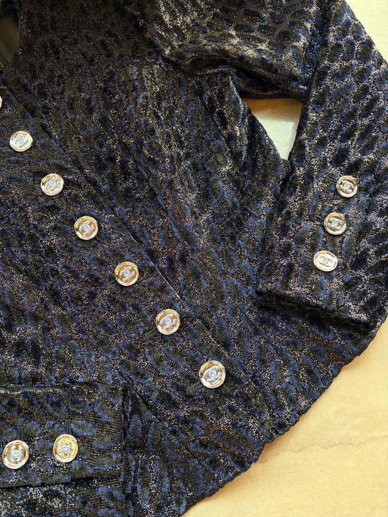 Chanel 23A Navy Blue Leopard Print Velvet Jacket - Image 2