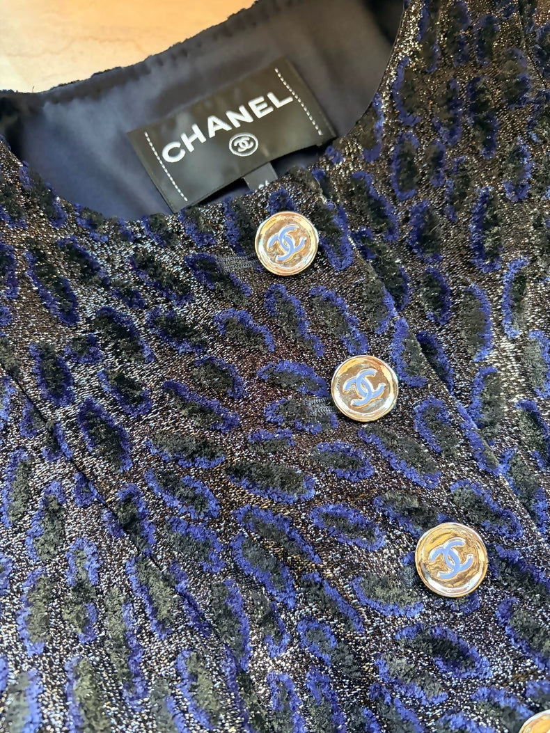 Chanel 23A Navy Blue Leopard Print Velvet Jacket - Image 4