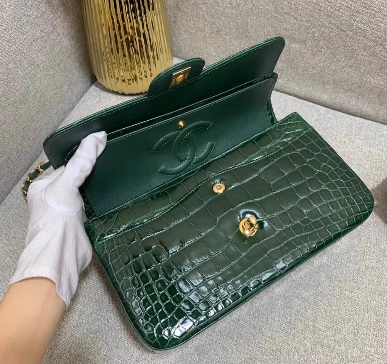 Chanel dark green alligator leather gold hardware medium flap bag - Image 3