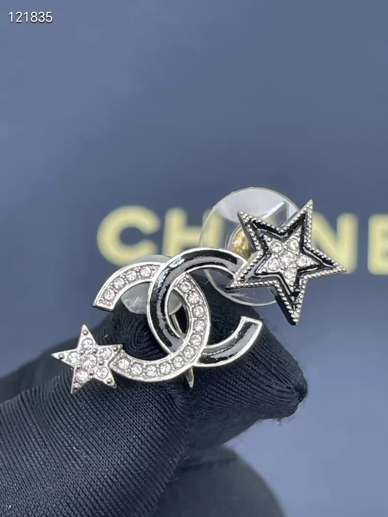 Chanel double C rhinestone star earrings - Image 5