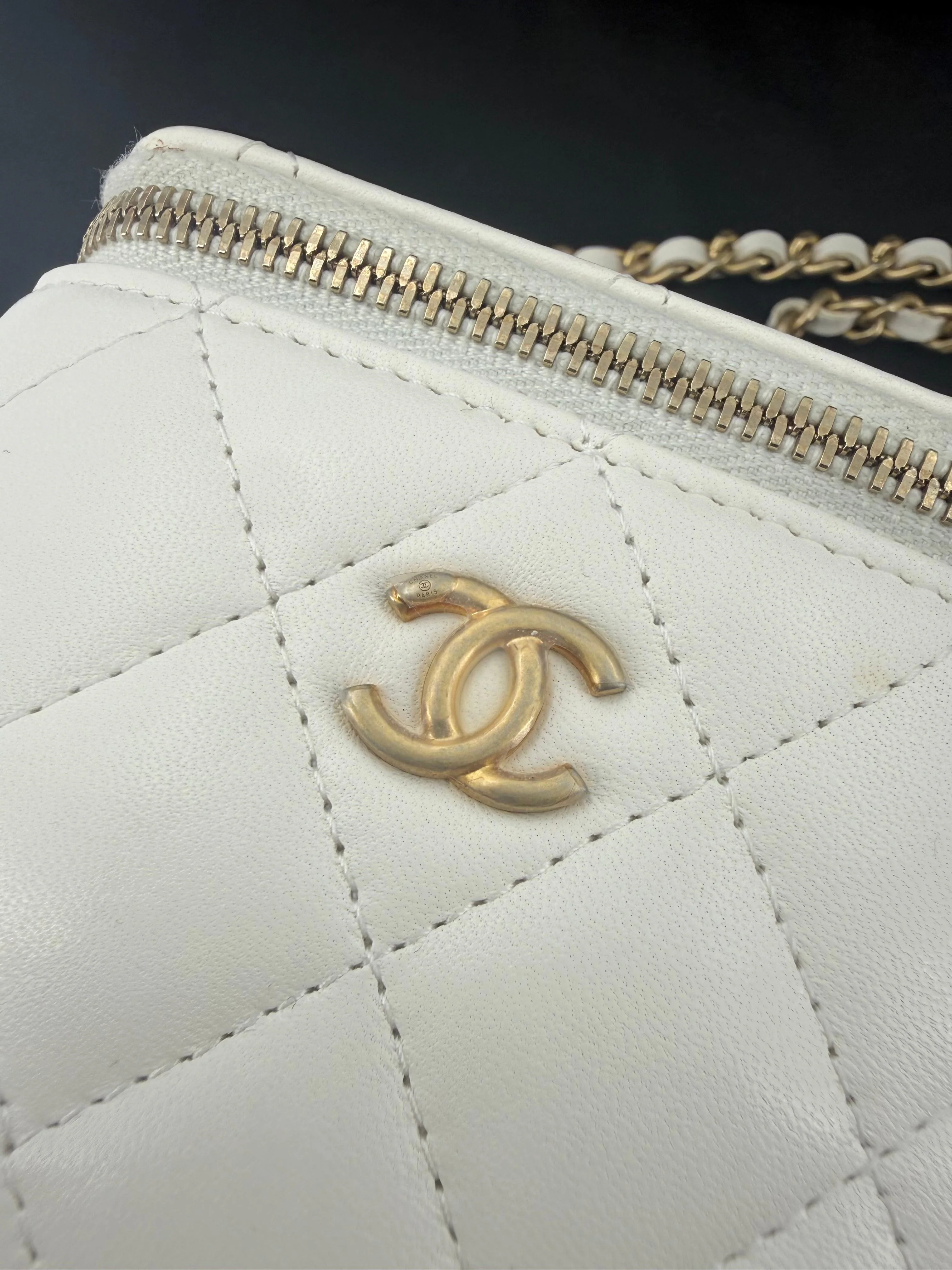 Chanel ecru mini vanity case gold chain hardware - Image 2