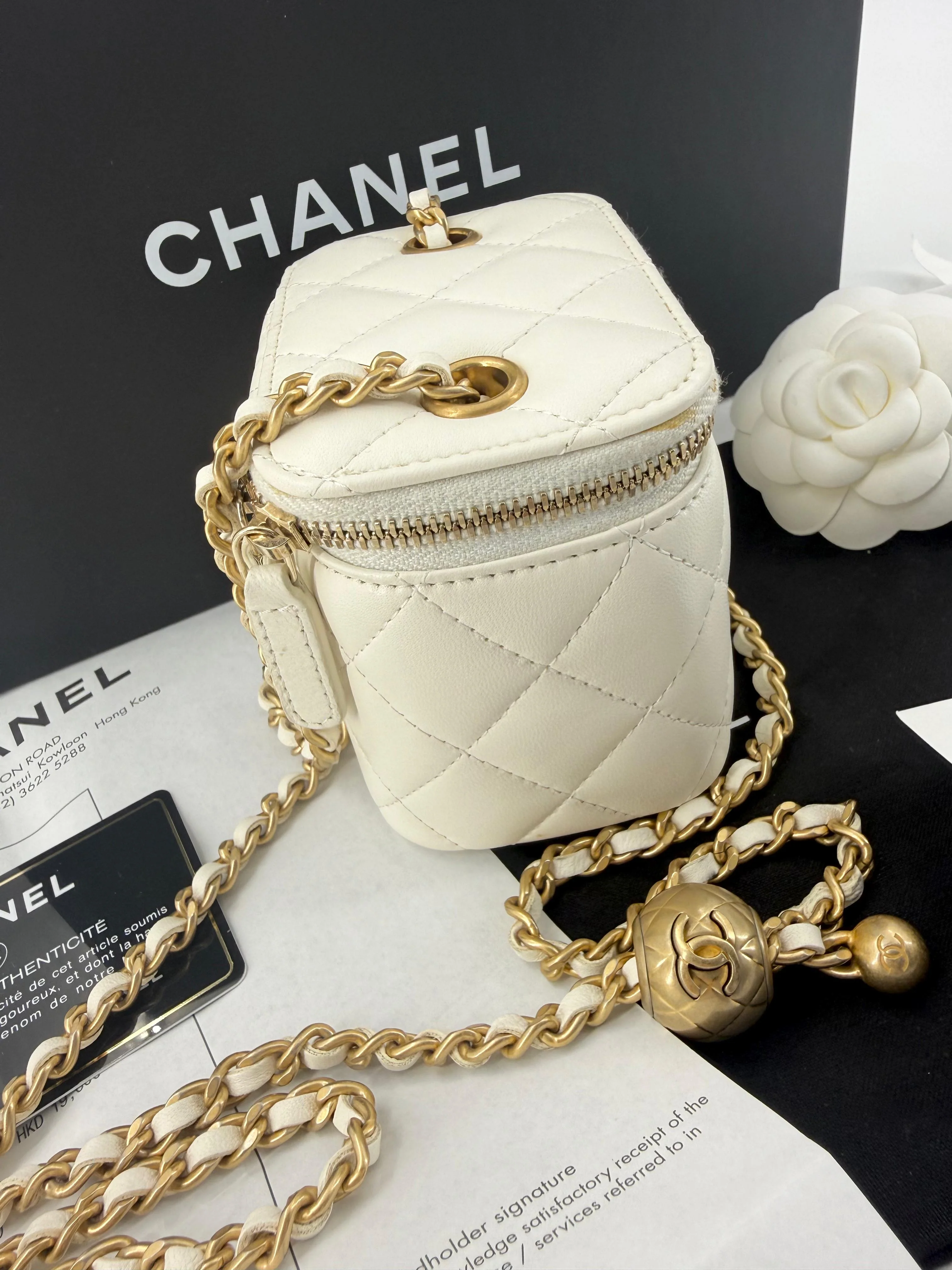 Chanel ecru mini vanity case gold chain hardware - Image 8