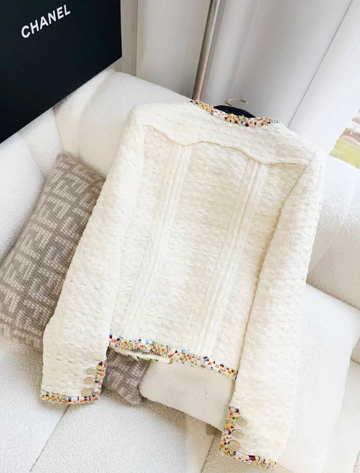 Chanel Ecru Tweed Jacket from 2016/2017 show in Cuba size 34 - Image 7