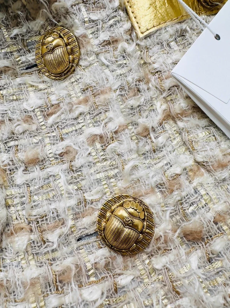 Chanel 19A gold tweed jacket and skirt set - Image 2