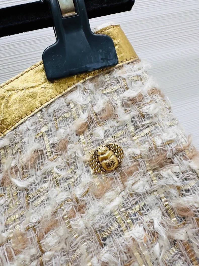 Chanel 19A gold tweed jacket and skirt set - Image 3