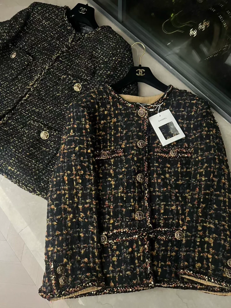 Chanel 19k black & gold tweed jacket
