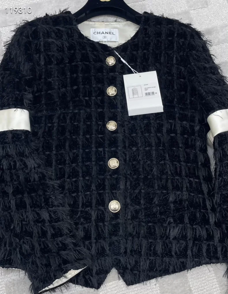 Chanel 20k Black and White Jacket - Image 3