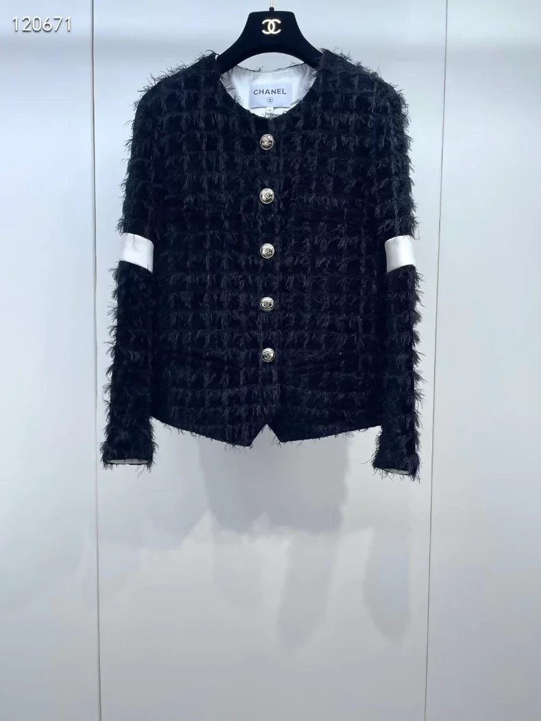 Chanel 20k black & white Jacket
