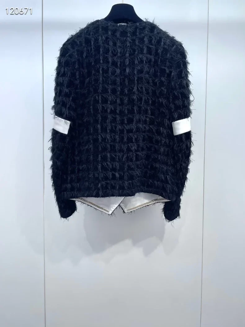 Chanel 20k black & white Jacket - Image 2