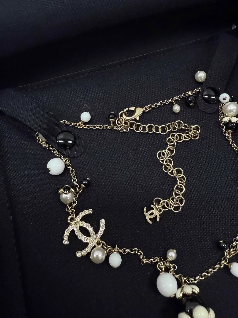 Chanel exquisite black and white enamel floral choker necklace - Image 3