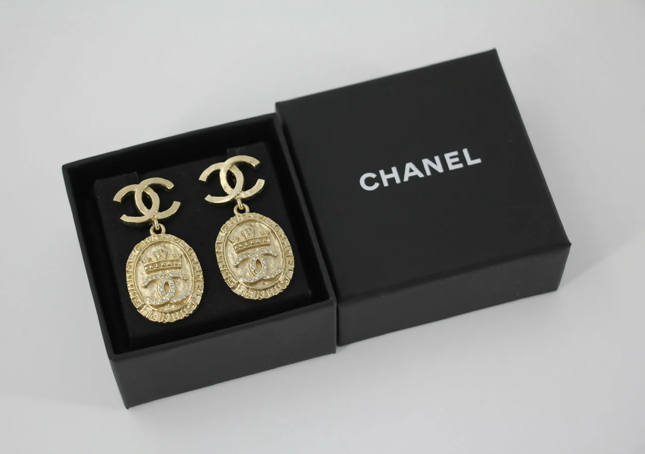 Chanel F21A Rhinestone CC Crown Dangle Stud Earrings - Image 6