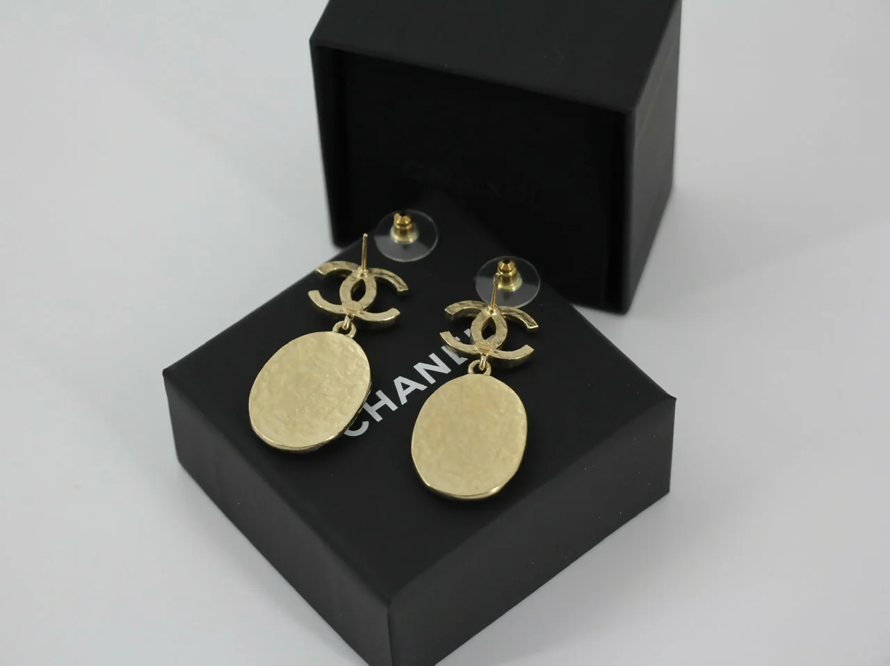 Chanel F21A Rhinestone CC Crown Dangle Stud Earrings - Image 7