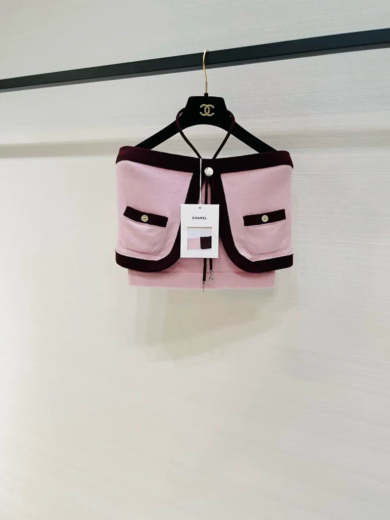 Chanel 25A pink cashmere top