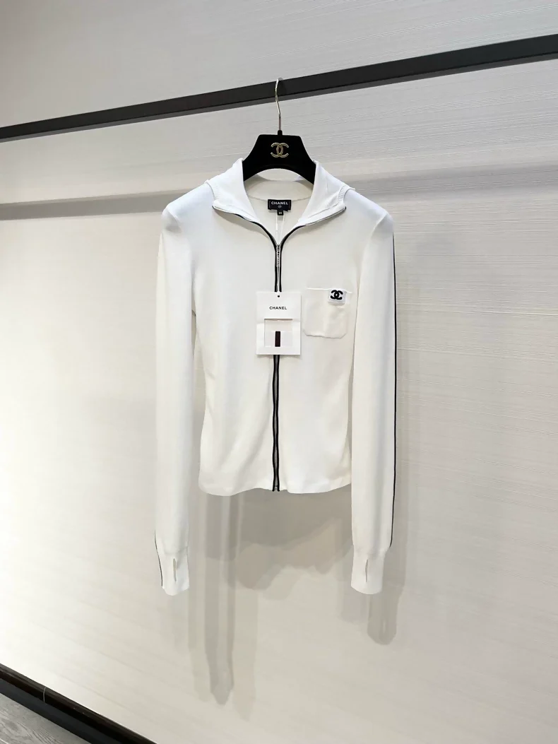 Chanel 25N white cashmere cardigan