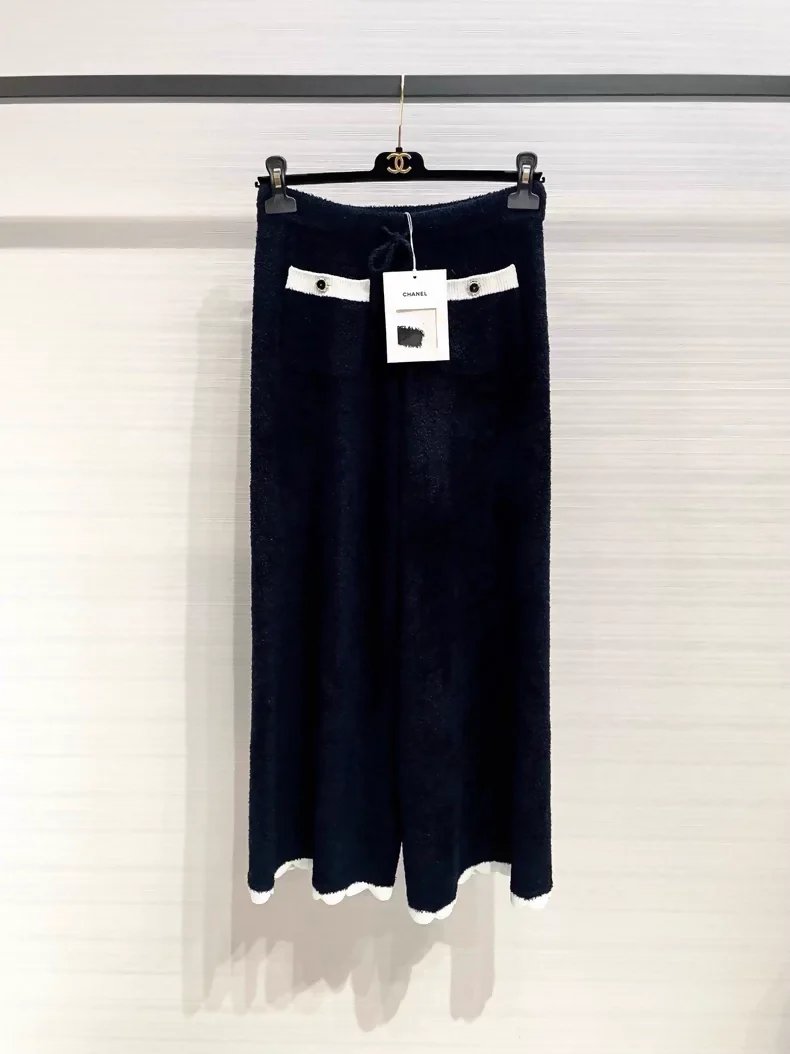 Chanel 26C Dark blue and black top and pants set - Image 3