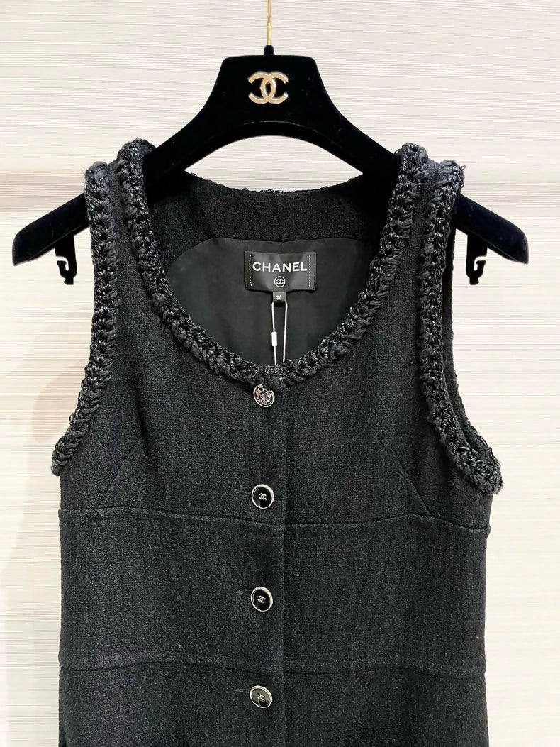 Chanel 25B black long wool vest - Image 2