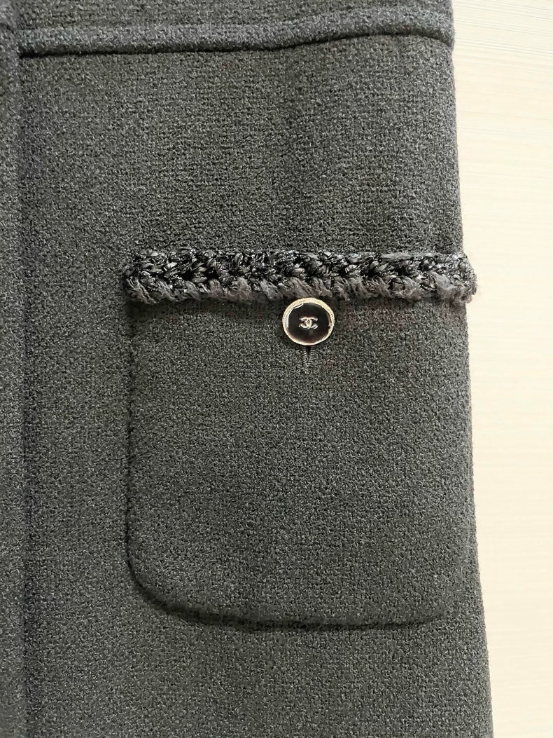 Chanel 25B black long wool vest - Image 3