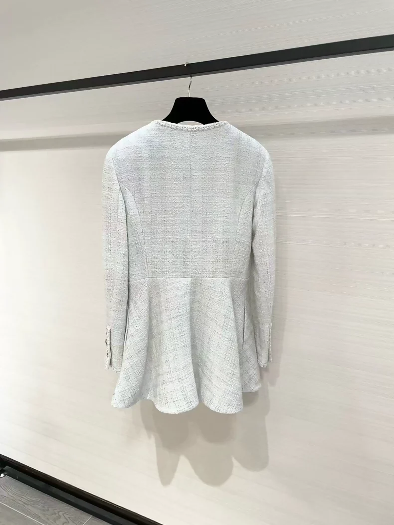Chanel 23SS white tweed jacket with silver shimmer - Image 2