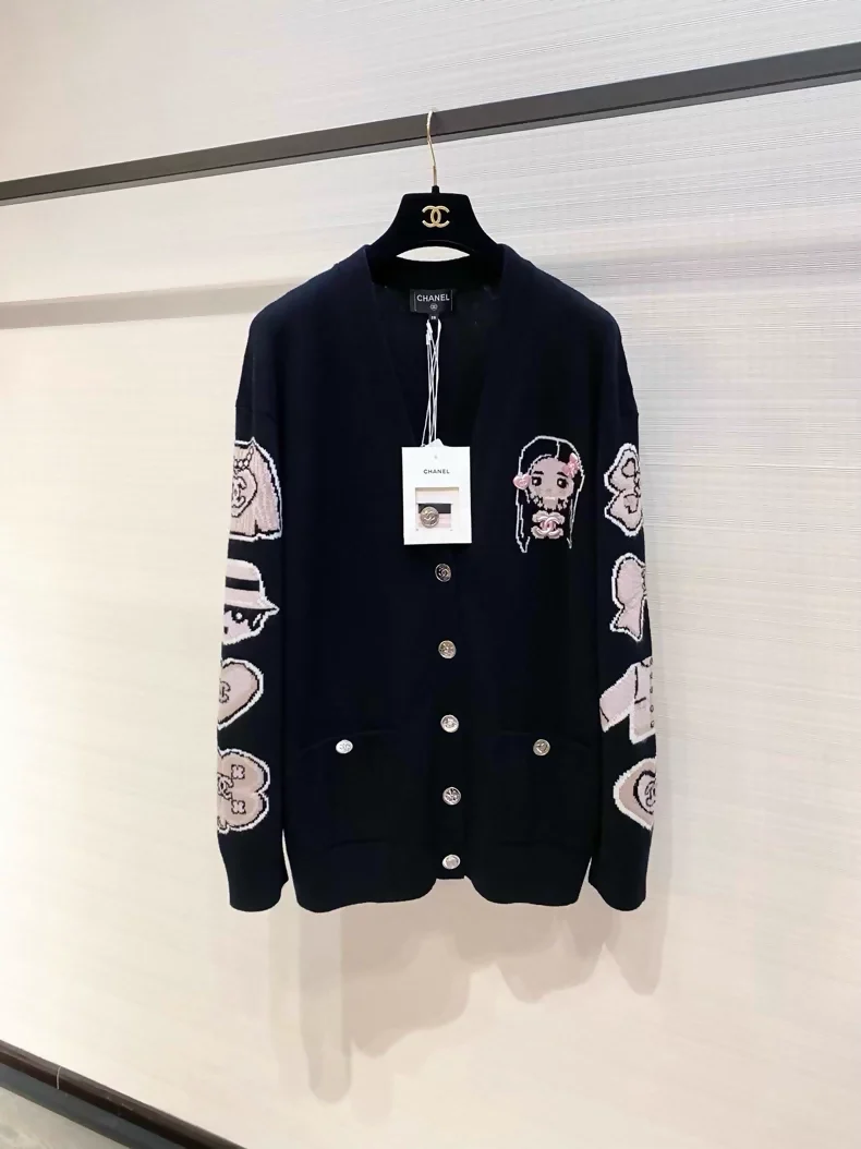 Chanel 25B black Cashmere Knit Cardigan