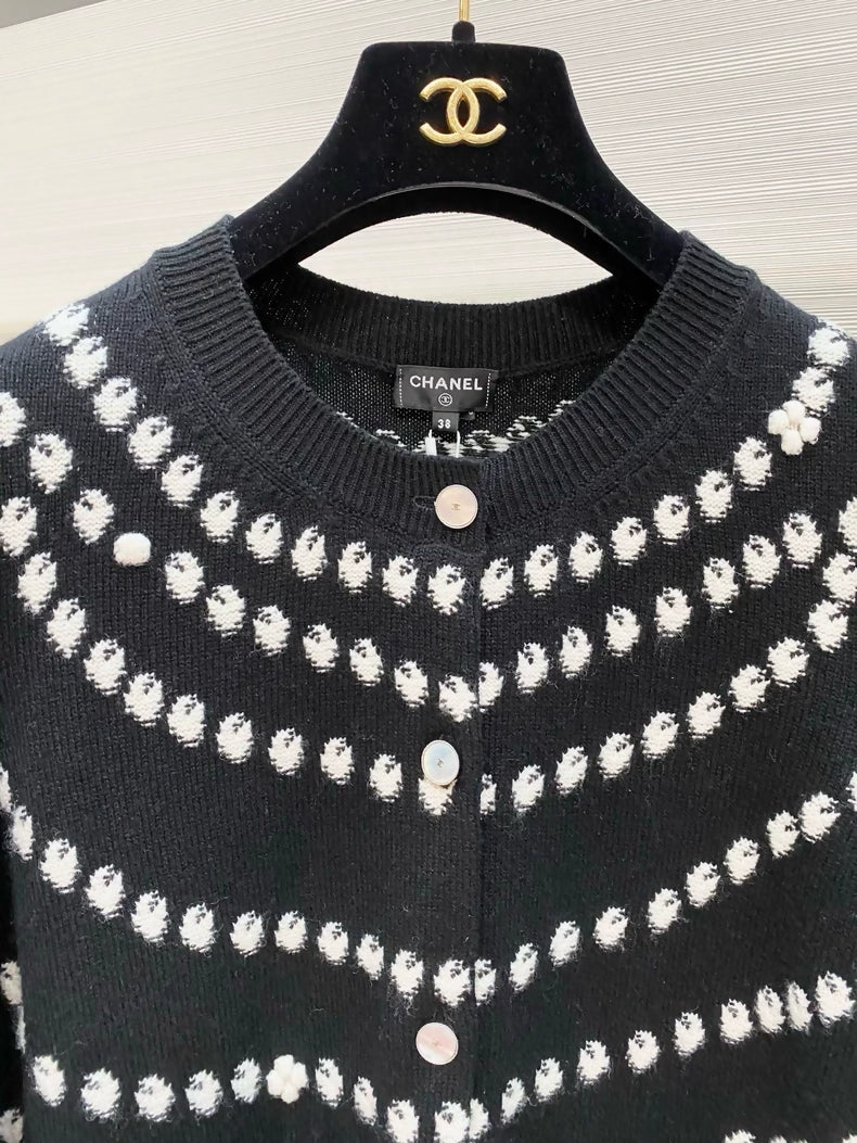 Chanel 25p black pearl wool knit cardigan - Image 2