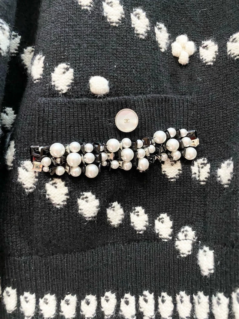 Chanel 25p black pearl wool knit cardigan - Image 3