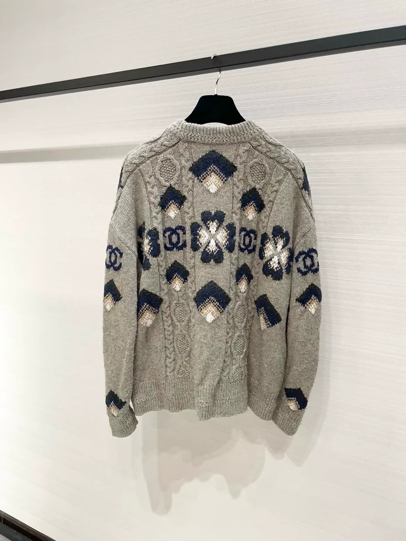 Chanel 24N cashmere knit sweater - Image 2