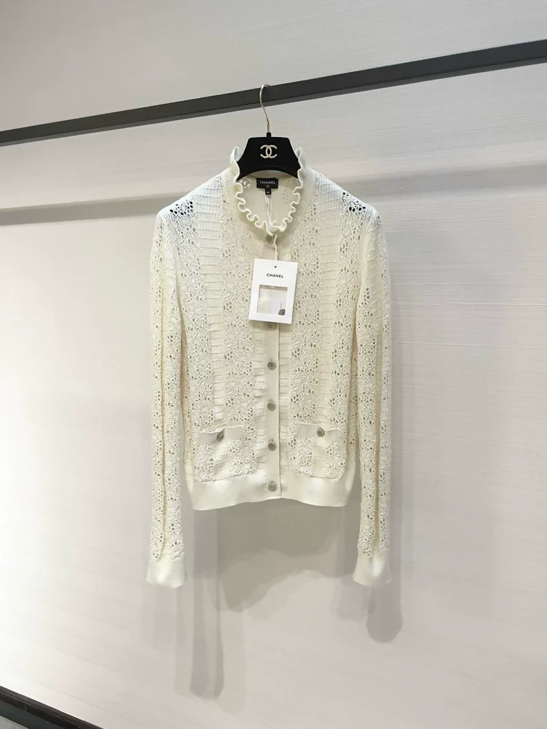 Chanel 25A cashmere cardigan