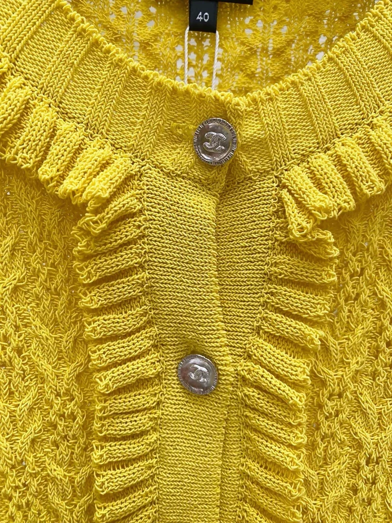 Chanel 25C yellow cardigan with ruffles - Image 3