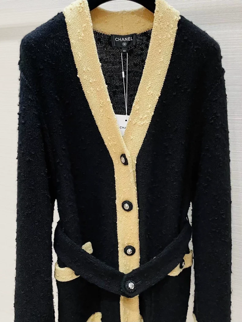 Chanel 24K black and yellow wool knit cardigan - Image 4