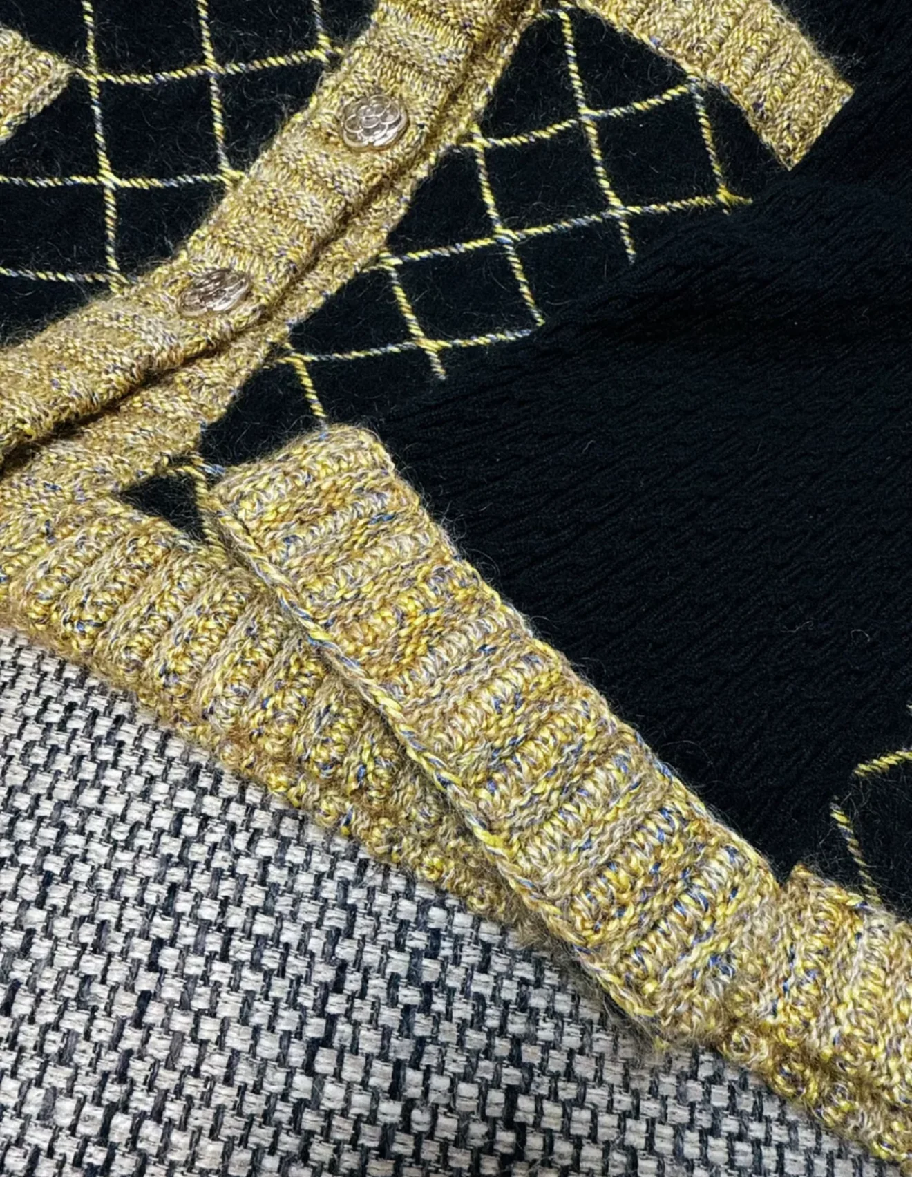 Chanel Fall/Winter 2015-2016 Black & Gold Cardigan - Image 4