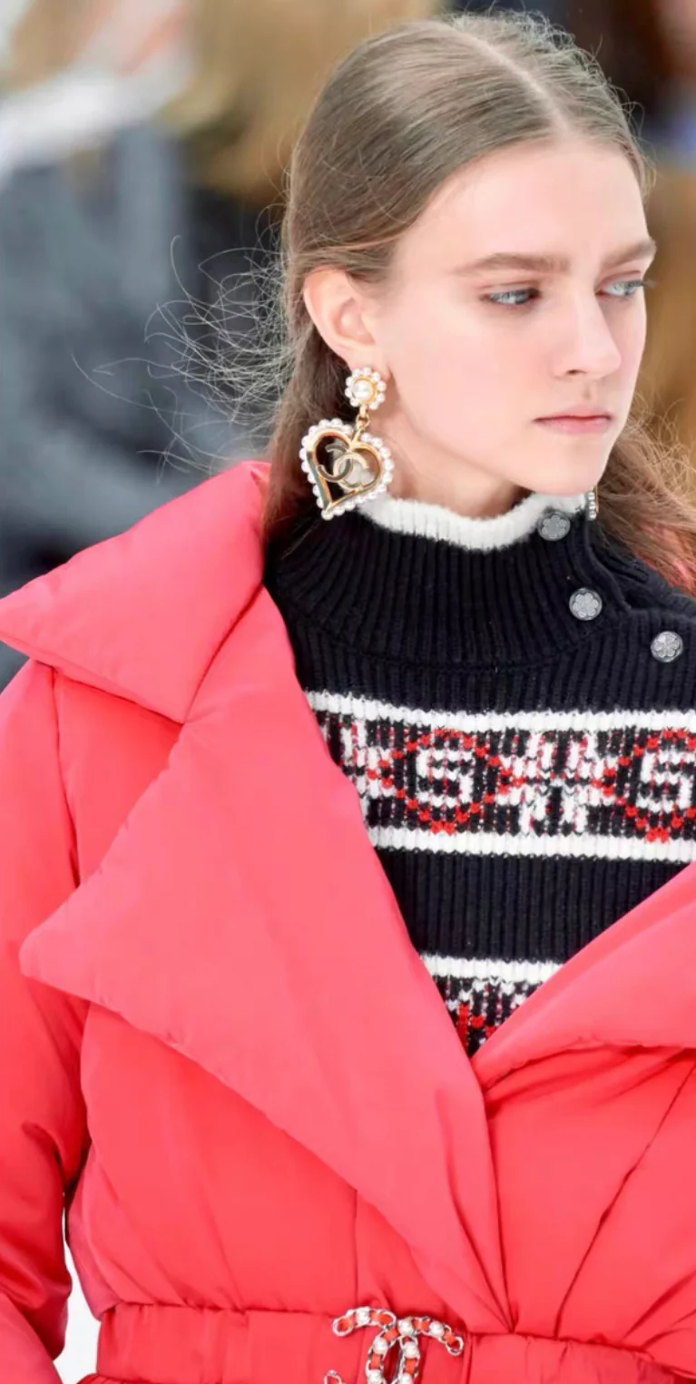 Chanel Fall/Winter 2019/2020 Puffer jacket in Red with belt size 34 - Image 6