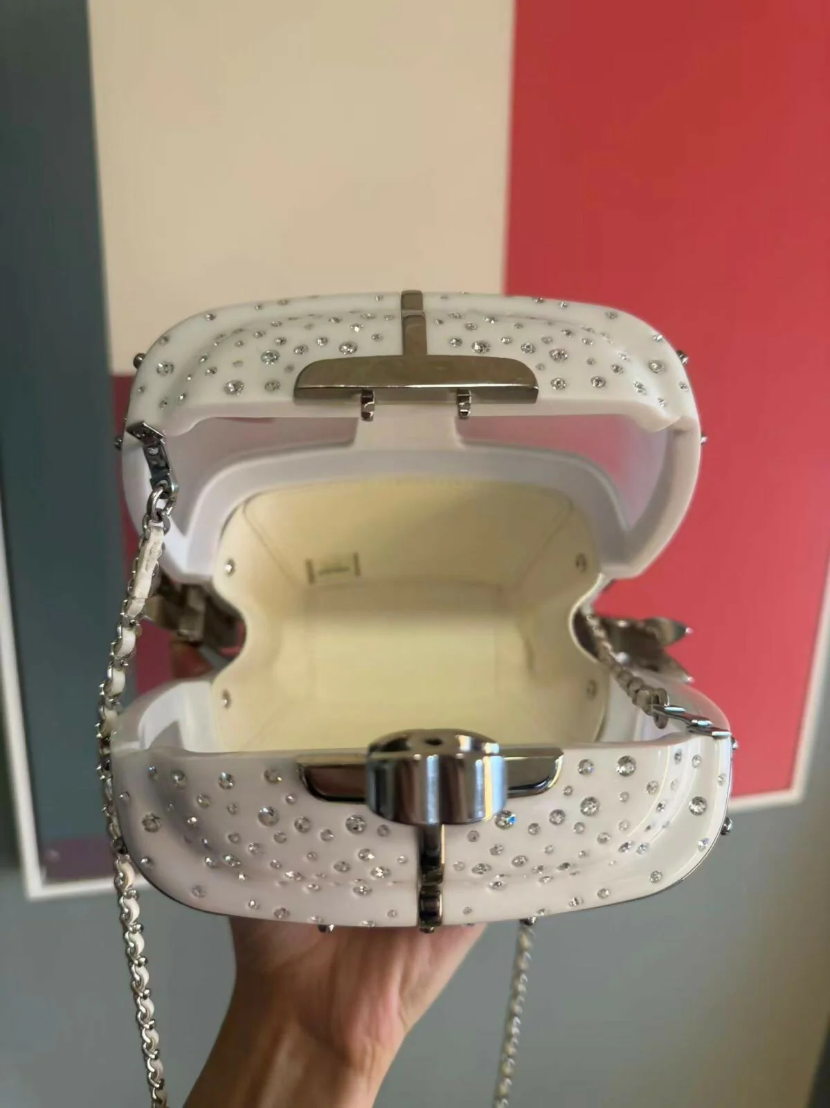 Chanel Fall-Winter 2019 Ski Gondola Minaudiere - Image 5